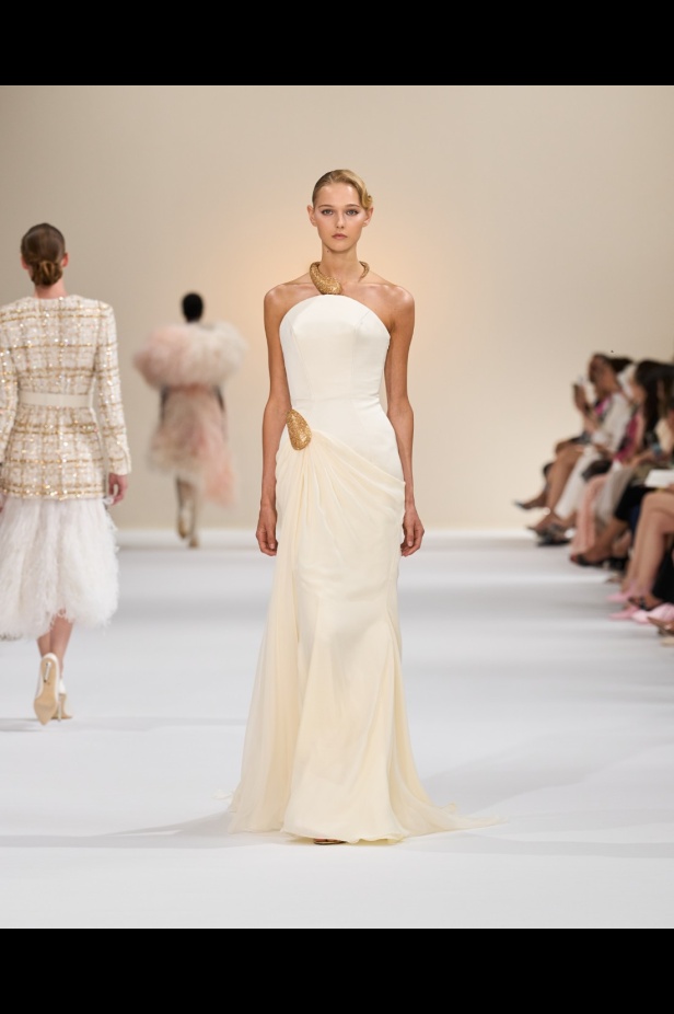 "تمارا رالف" تبدع في تقديم مجموعة كوتور مستوحاة من الآرت ديكو.. وتكشف لـ"هي": المرأة العربية تقدّر الموضة والرفاهية (فيديو)