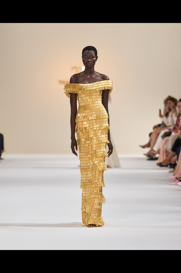 "تمارا رالف" تبدع في تقديم مجموعة كوتور مستوحاة من الآرت ديكو.. وتكشف لـ"هي": المرأة العربية تقدّر الموضة والرفاهية (فيديو)