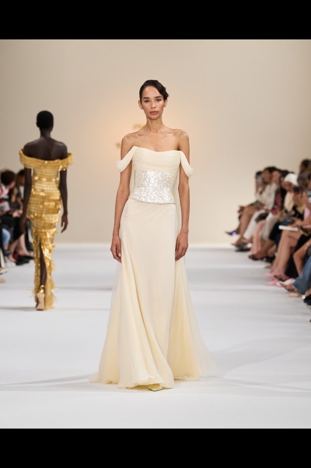 "تمارا رالف" تبدع في تقديم مجموعة كوتور مستوحاة من الآرت ديكو.. وتكشف لـ"هي": المرأة العربية تقدّر الموضة والرفاهية (فيديو)