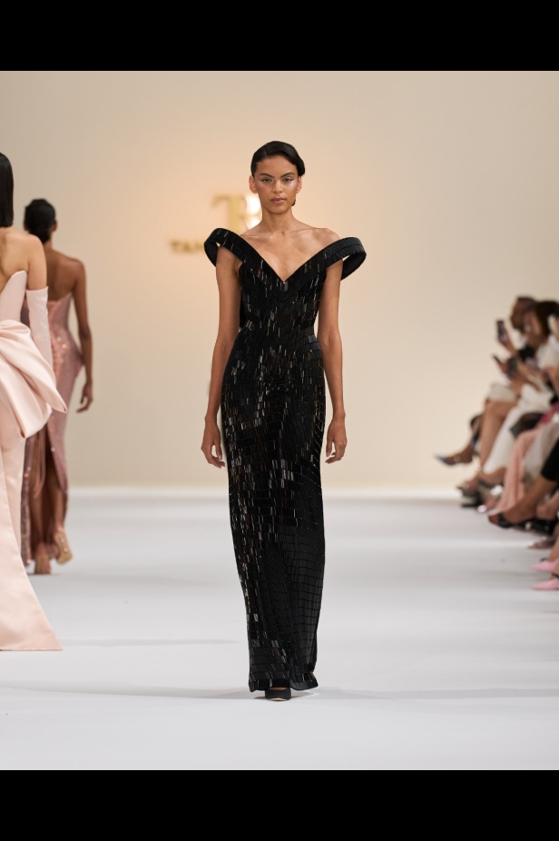 "تمارا رالف" تبدع في تقديم مجموعة كوتور مستوحاة من الآرت ديكو.. وتكشف لـ"هي": المرأة العربية تقدّر الموضة والرفاهية (فيديو)