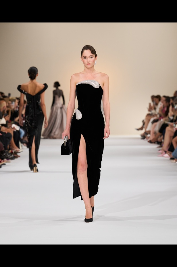 "تمارا رالف" تبدع في تقديم مجموعة كوتور مستوحاة من الآرت ديكو.. وتكشف لـ"هي": المرأة العربية تقدّر الموضة والرفاهية (فيديو)