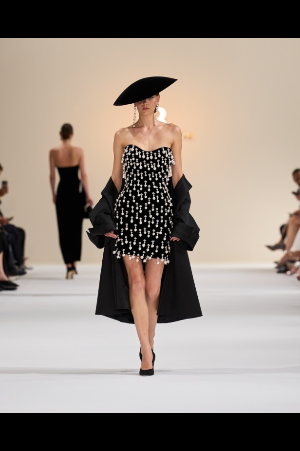 "تمارا رالف" تبدع في تقديم مجموعة كوتور مستوحاة من الآرت ديكو.. وتكشف لـ"هي": المرأة العربية تقدّر الموضة والرفاهية (فيديو)