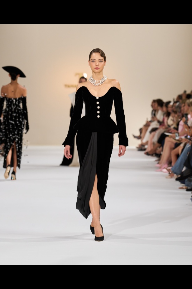 "تمارا رالف" تبدع في تقديم مجموعة كوتور مستوحاة من الآرت ديكو.. وتكشف لـ"هي": المرأة العربية تقدّر الموضة والرفاهية (فيديو)