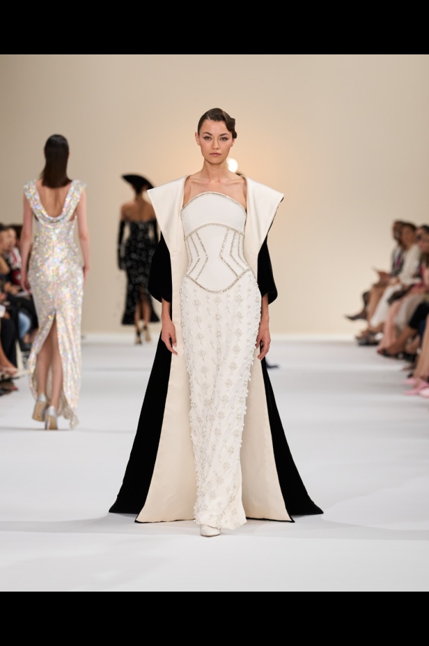 "تمارا رالف" تبدع في تقديم مجموعة كوتور مستوحاة من الآرت ديكو.. وتكشف لـ"هي": المرأة العربية تقدّر الموضة والرفاهية (فيديو)