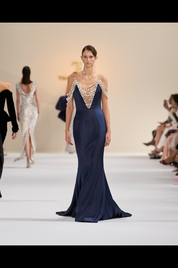 "تمارا رالف" تبدع في تقديم مجموعة كوتور مستوحاة من الآرت ديكو.. وتكشف لـ"هي": المرأة العربية تقدّر الموضة والرفاهية (فيديو)