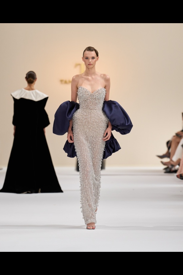 "تمارا رالف" تبدع في تقديم مجموعة كوتور مستوحاة من الآرت ديكو.. وتكشف لـ"هي": المرأة العربية تقدّر الموضة والرفاهية (فيديو)