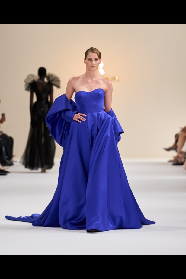 "تمارا رالف" تبدع في تقديم مجموعة كوتور مستوحاة من الآرت ديكو.. وتكشف لـ"هي": المرأة العربية تقدّر الموضة والرفاهية (فيديو)