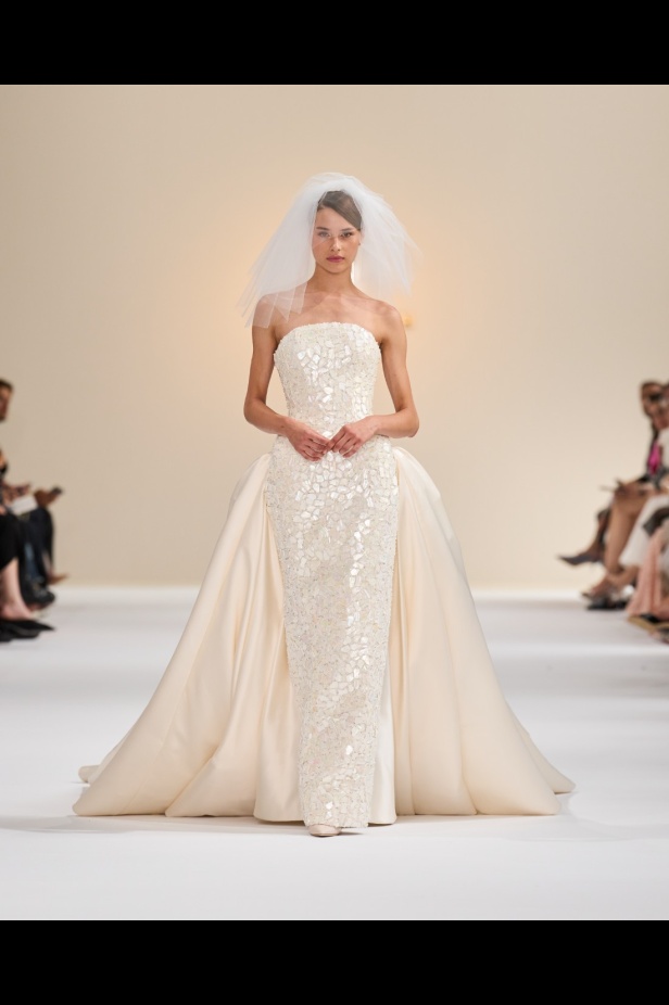 "تمارا رالف" تبدع في تقديم مجموعة كوتور مستوحاة من الآرت ديكو.. وتكشف لـ"هي": المرأة العربية تقدّر الموضة والرفاهية (فيديو)