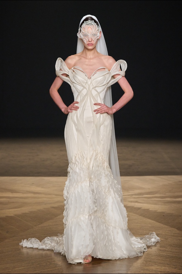 مجموعة Iris Van Herpen للأزياء الراقية لخريف وشتاء 2026-2025