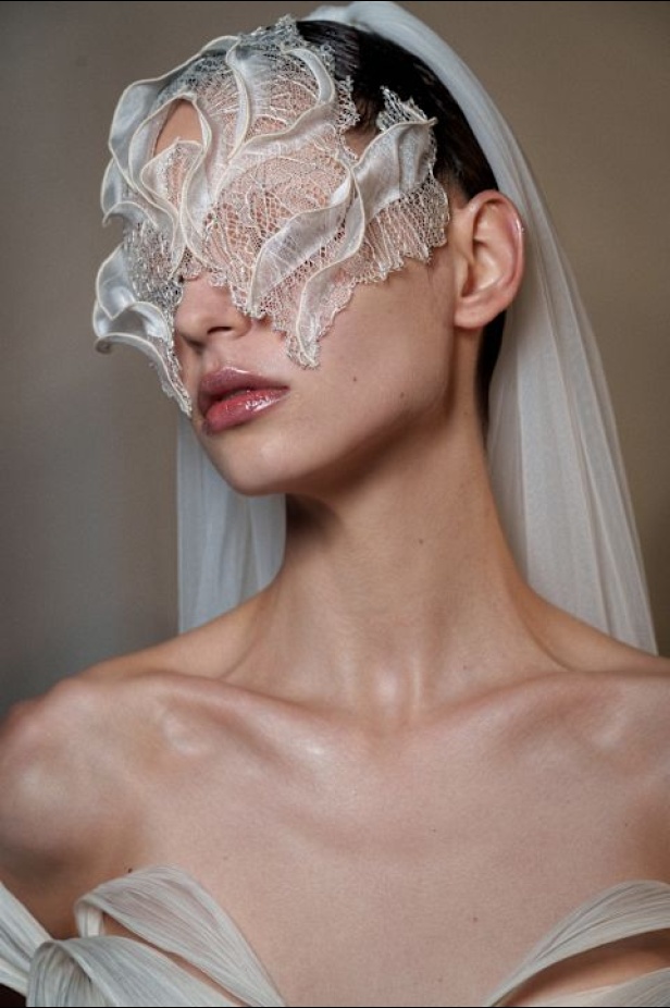 مجموعة Iris Van Herpen للأزياء الراقية لخريف وشتاء 2026-2025