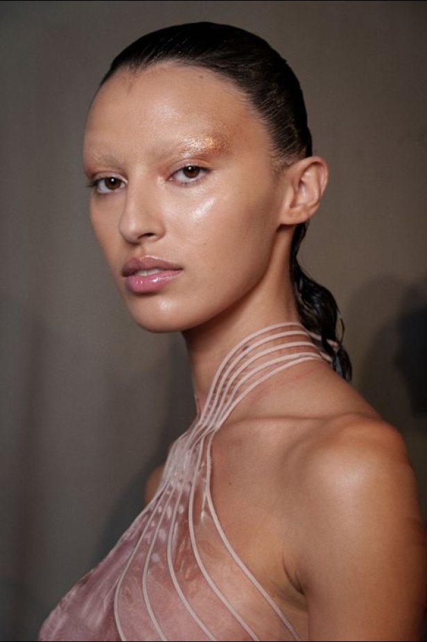 مجموعة Iris Van Herpen للأزياء الراقية لخريف وشتاء 2026-2025