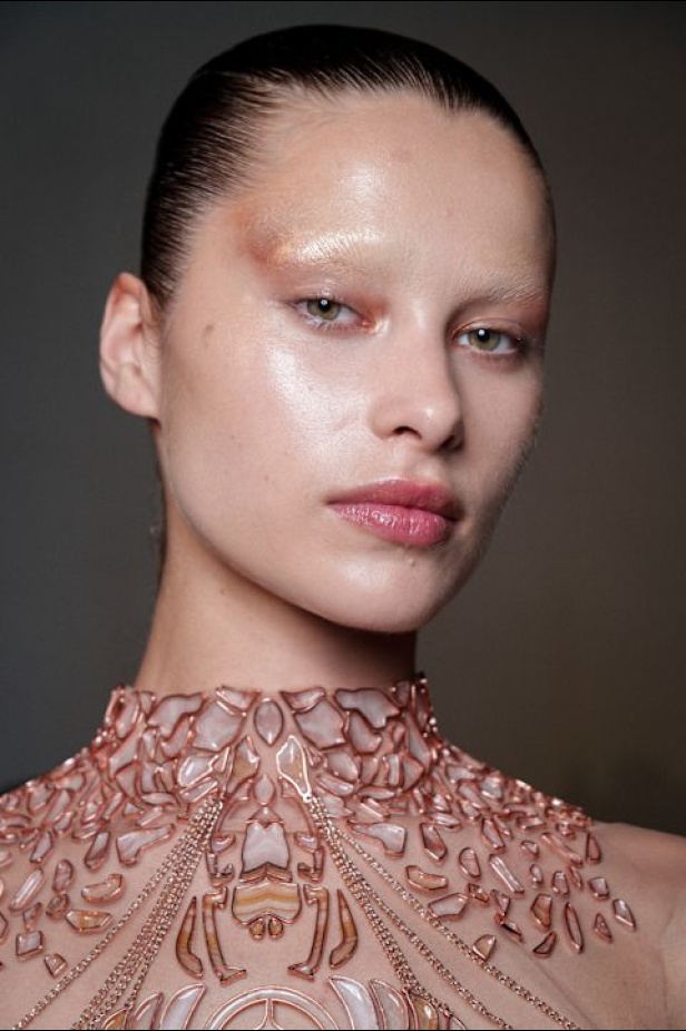 مجموعة Iris Van Herpen للأزياء الراقية لخريف وشتاء 2026-2025