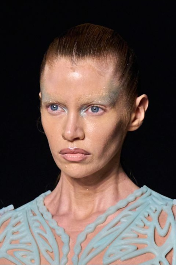 مجموعة Iris Van Herpen للأزياء الراقية لخريف وشتاء 2026-2025