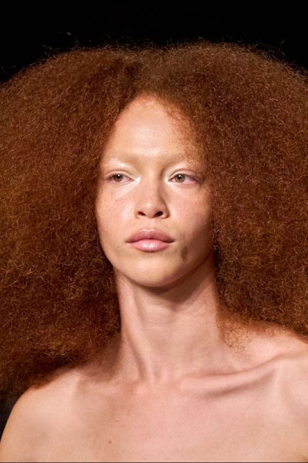 مجموعة Iris Van Herpen للأزياء الراقية لخريف وشتاء 2026-2025