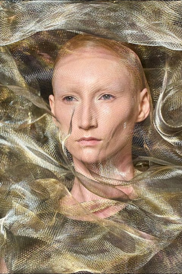 مجموعة Iris Van Herpen للأزياء الراقية لخريف وشتاء 2026-2025
