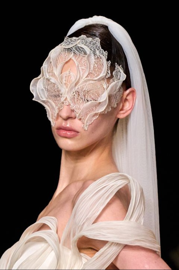 مجموعة Iris Van Herpen للأزياء الراقية لخريف وشتاء 2026-2025