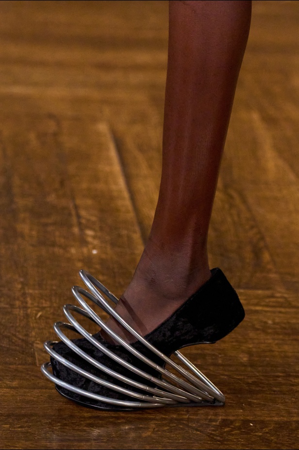 مجموعة Iris Van Herpen للأزياء الراقية لخريف وشتاء 2026-2025