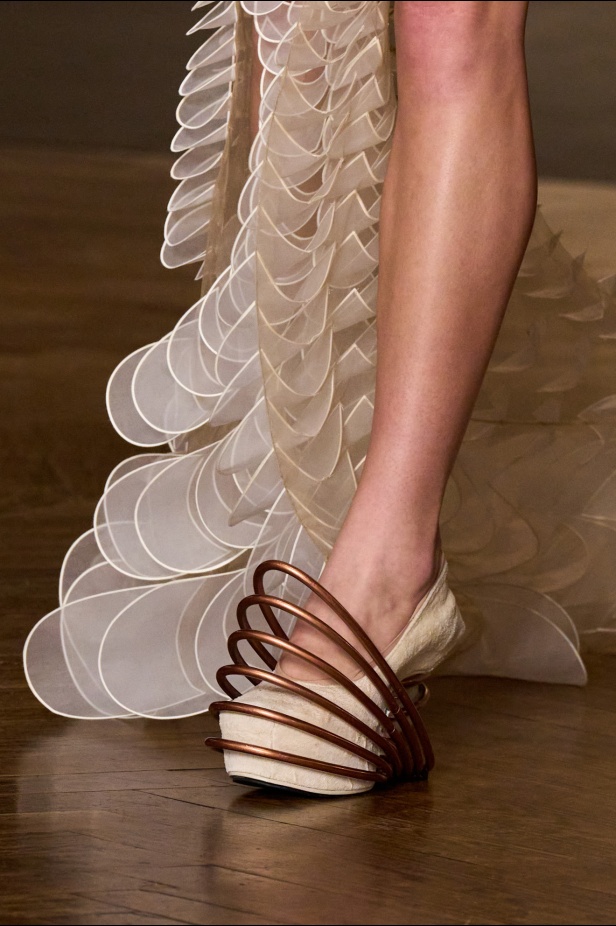 مجموعة Iris Van Herpen للأزياء الراقية لخريف وشتاء 2026-2025