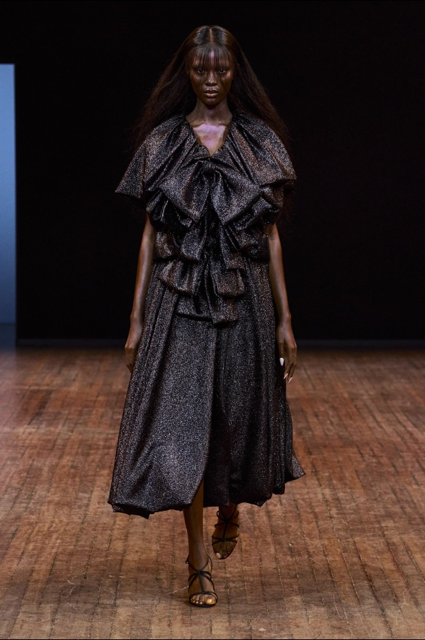 مجموعة Viktor & Rolf الراقية لخريف وشتاء 2025-2026 