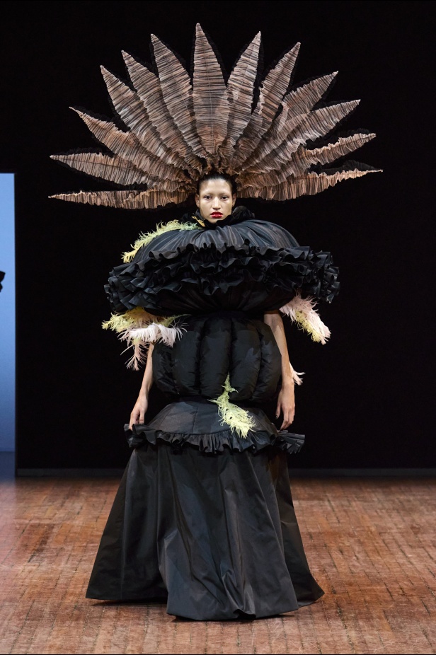 مجموعة Viktor & Rolf الراقية لخريف وشتاء 2025-2026 