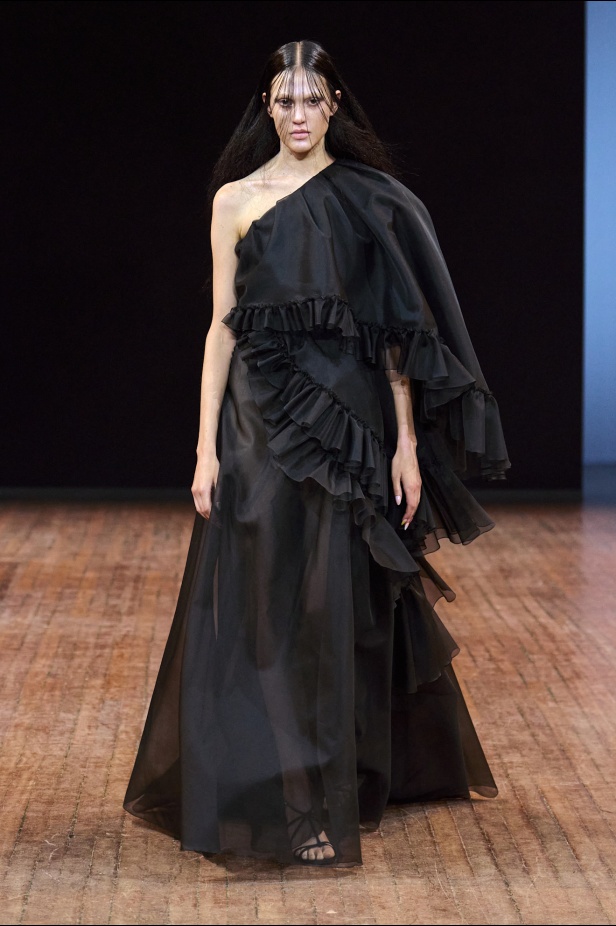 مجموعة Viktor & Rolf الراقية لخريف وشتاء 2025-2026 