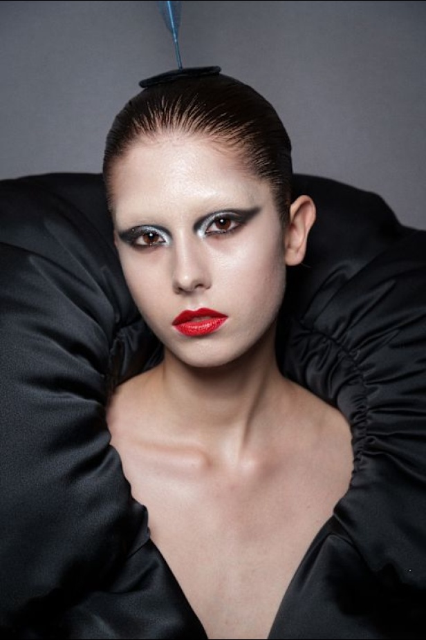 مجموعة Viktor & Rolf الراقية لخريف وشتاء 2025-2026 