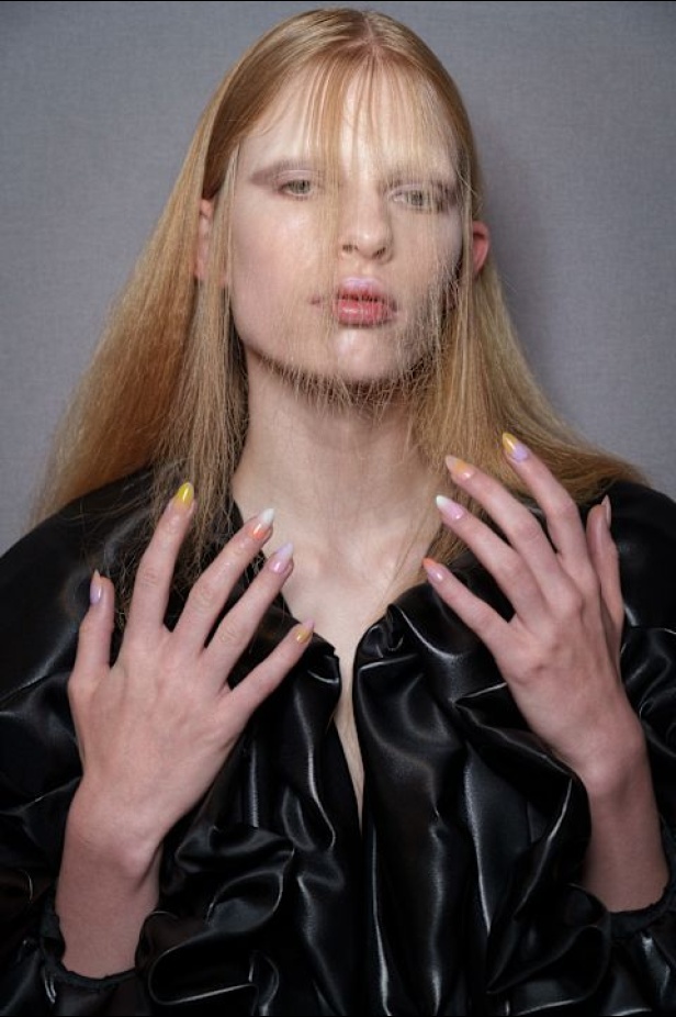 مجموعة Viktor & Rolf الراقية لخريف وشتاء 2025-2026 