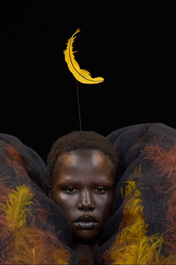 مجموعة Viktor & Rolf الراقية لخريف وشتاء 2025-2026 