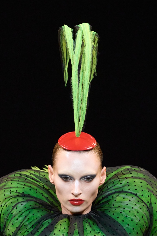 مجموعة Viktor & Rolf الراقية لخريف وشتاء 2025-2026 