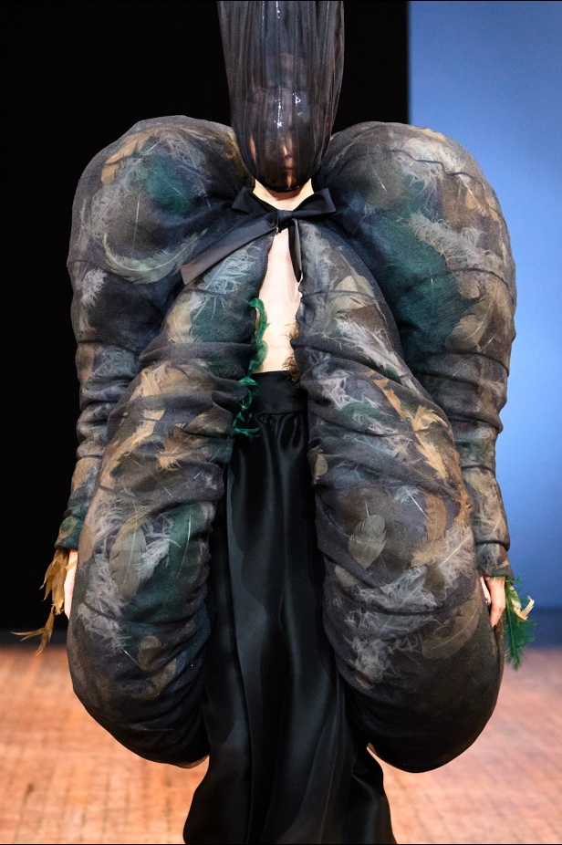 مجموعة Viktor & Rolf الراقية لخريف وشتاء 2025-2026 