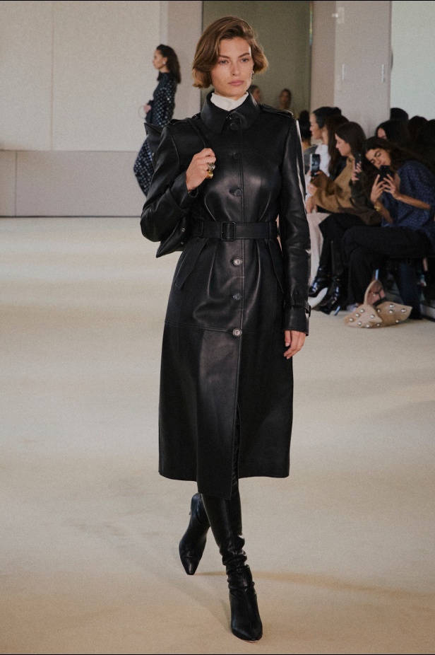 مجموعة Altuzarra لربيع وصيف 2026... اكتشاف الجمال في ما هو غير متوقع