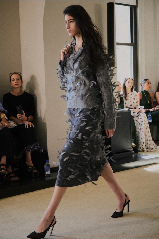 مجموعة Altuzarra لربيع وصيف 2026... اكتشاف الجمال في ما هو غير متوقع