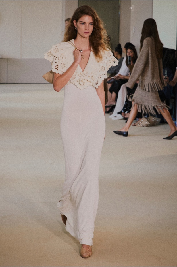 مجموعة Altuzarra لربيع وصيف 2026... اكتشاف الجمال في ما هو غير متوقع