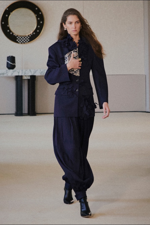 مجموعة Altuzarra لربيع وصيف 2026... اكتشاف الجمال في ما هو غير متوقع