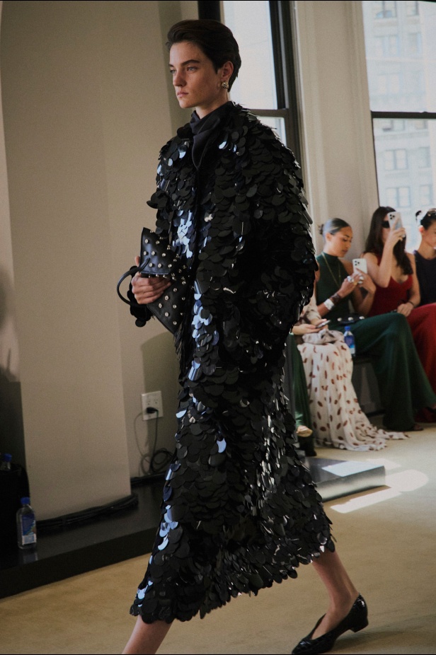 مجموعة Altuzarra لربيع وصيف 2026... اكتشاف الجمال في ما هو غير متوقع