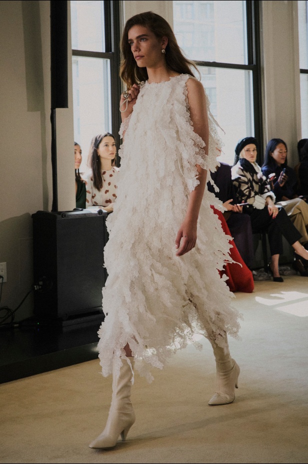 مجموعة Altuzarra لربيع وصيف 2026... اكتشاف الجمال في ما هو غير متوقع