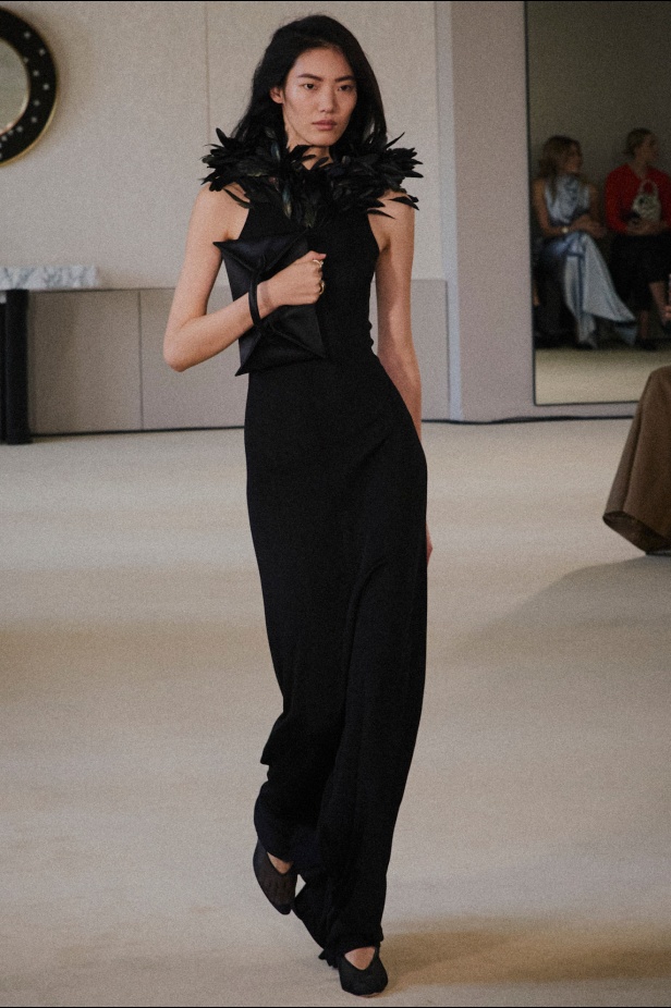 مجموعة Altuzarra لربيع وصيف 2026... اكتشاف الجمال في ما هو غير متوقع