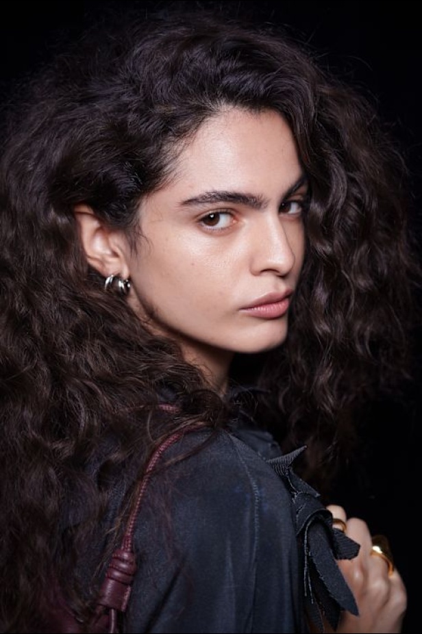 مجموعة Altuzarra لربيع وصيف 2026... اكتشاف الجمال في ما هو غير متوقع