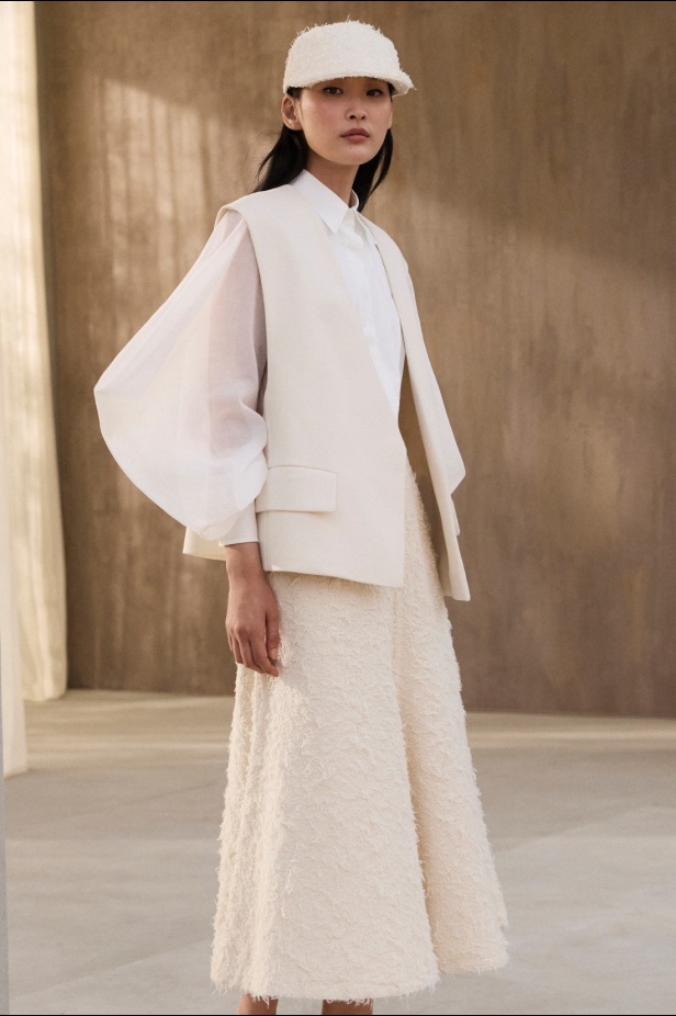 مجموعة Brunello Cucinelli لربيع وصيف 2026... استلهام الأناقة من قوى الطبيعة الأربعة