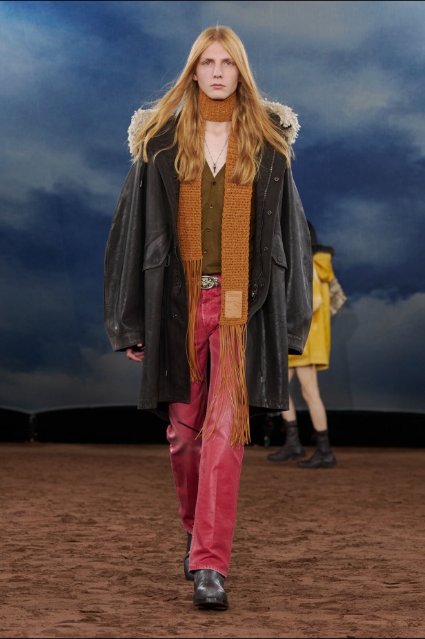 مجموعة Burberry لربيع وصيف 2026 تحيي موضة الشباب