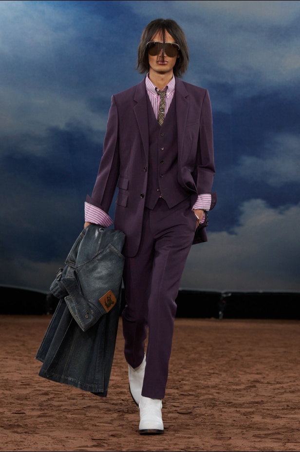 مجموعة Burberry لربيع وصيف 2026 تحيي موضة الشباب