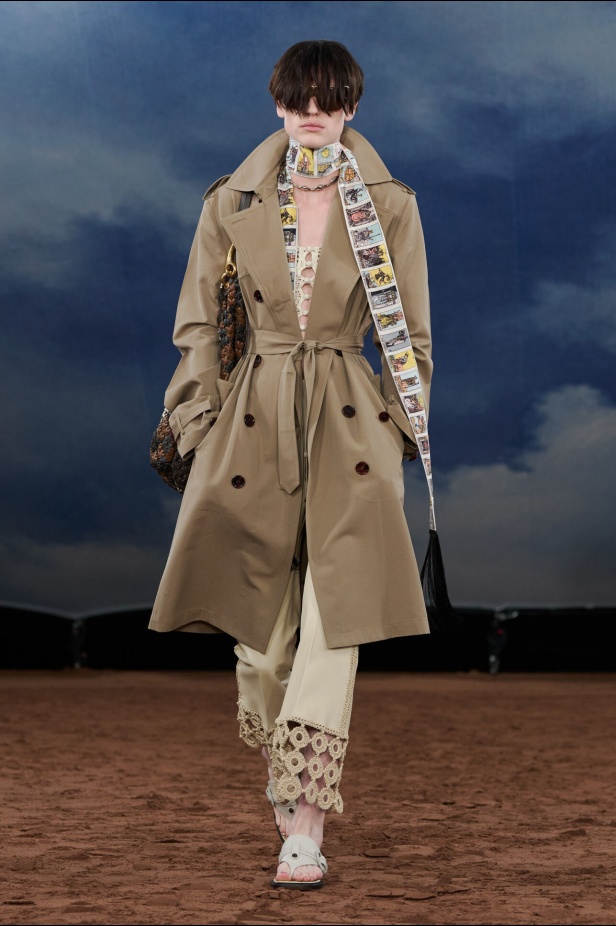 مجموعة Burberry لربيع وصيف 2026 تحيي موضة الشباب