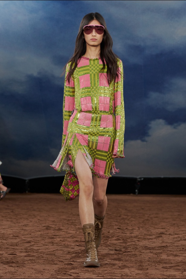 مجموعة Burberry لربيع وصيف 2026 تحيي موضة الشباب