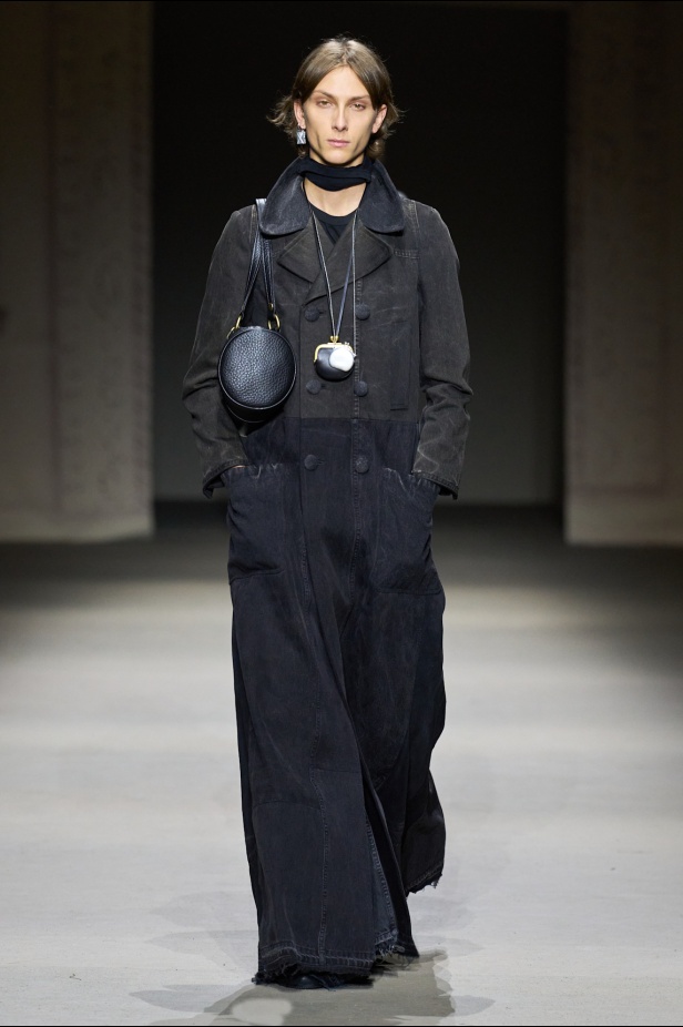 مجموعة كوتش لربيع 2026 تجسّد روح نيويورك وتناقضاتها الفريدة