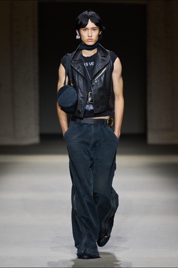 مجموعة كوتش لربيع 2026 تجسّد روح نيويورك وتناقضاتها الفريدة