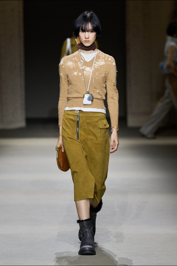 مجموعة كوتش لربيع 2026 تجسّد روح نيويورك وتناقضاتها الفريدة