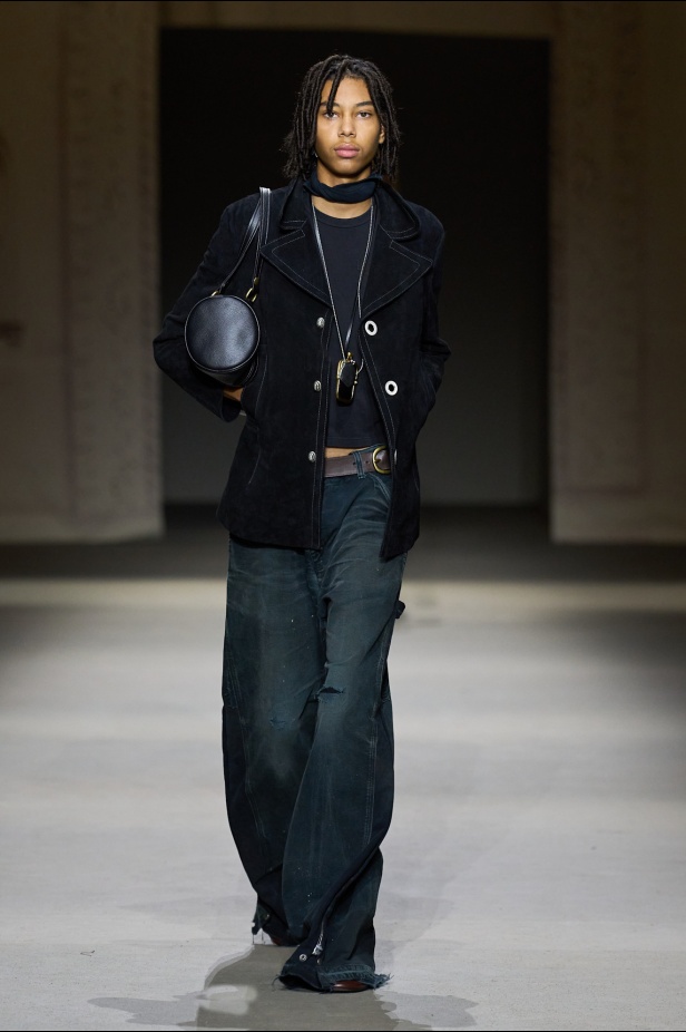 مجموعة كوتش لربيع 2026 تجسّد روح نيويورك وتناقضاتها الفريدة