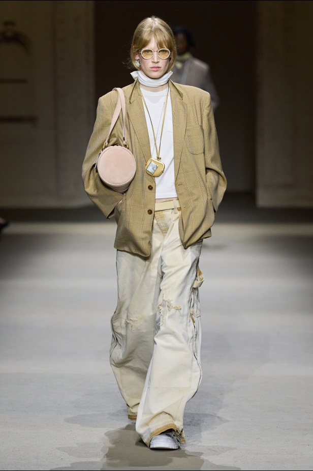 مجموعة كوتش لربيع 2026 تجسّد روح نيويورك وتناقضاتها الفريدة