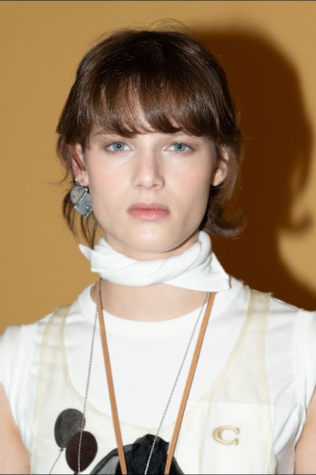 مجموعة كوتش لربيع 2026 تجسّد روح نيويورك وتناقضاتها الفريدة