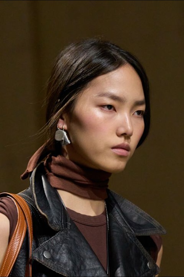 مجموعة كوتش لربيع 2026 تجسّد روح نيويورك وتناقضاتها الفريدة